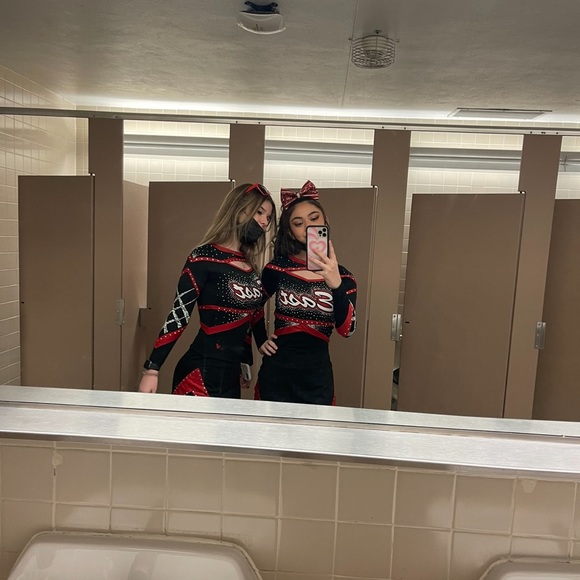 Meet your Posher, Sarah - Picture 2 of 2